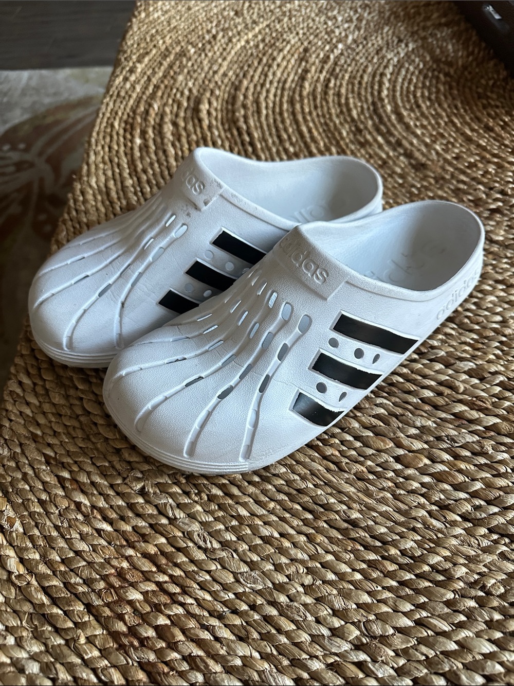 adidas men’s size 9J White Clogs with Black Stripes